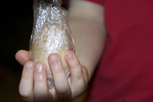 Kids experiment: An unbreakable Gemperle egg
